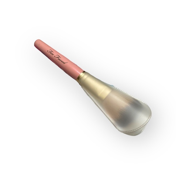 Deadstock: new Too Faced 𖠌 Teddy Bear Hair Powder Makeup Brush 𖠌 Blush Pink 𖠌 - Picture 3 of 16